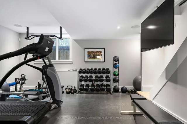 Additional image 34 of 111 Balmoral Ave