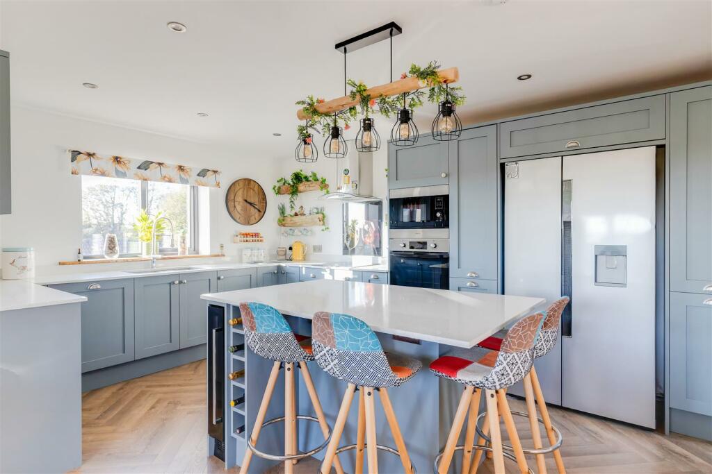 Additional image 17 of Cypress Gardens, Porthcawl, Bridgend County Borough, CF36 5BZ