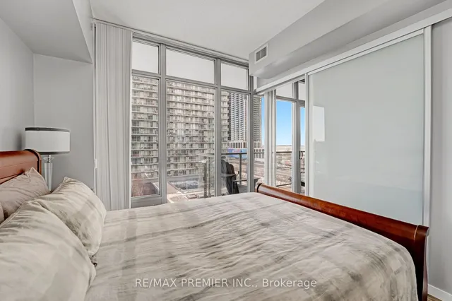 Additional image 17 of 105 The Queensway Unit 714