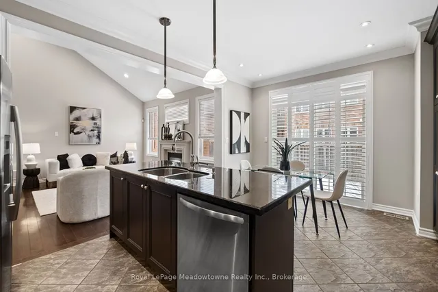 Additional image 4 of 748 Sales Crt