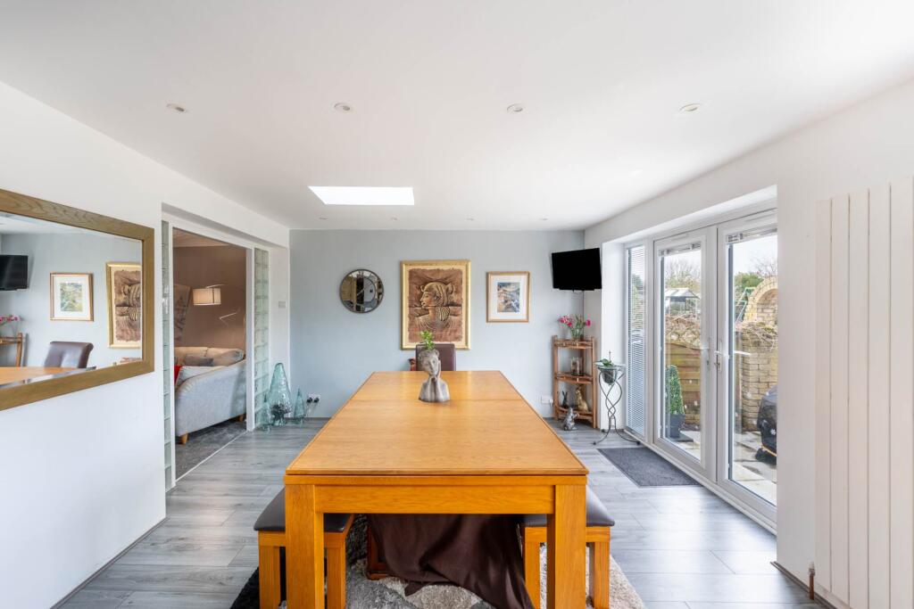 Additional image 5 of Vale Crescent, St Georges