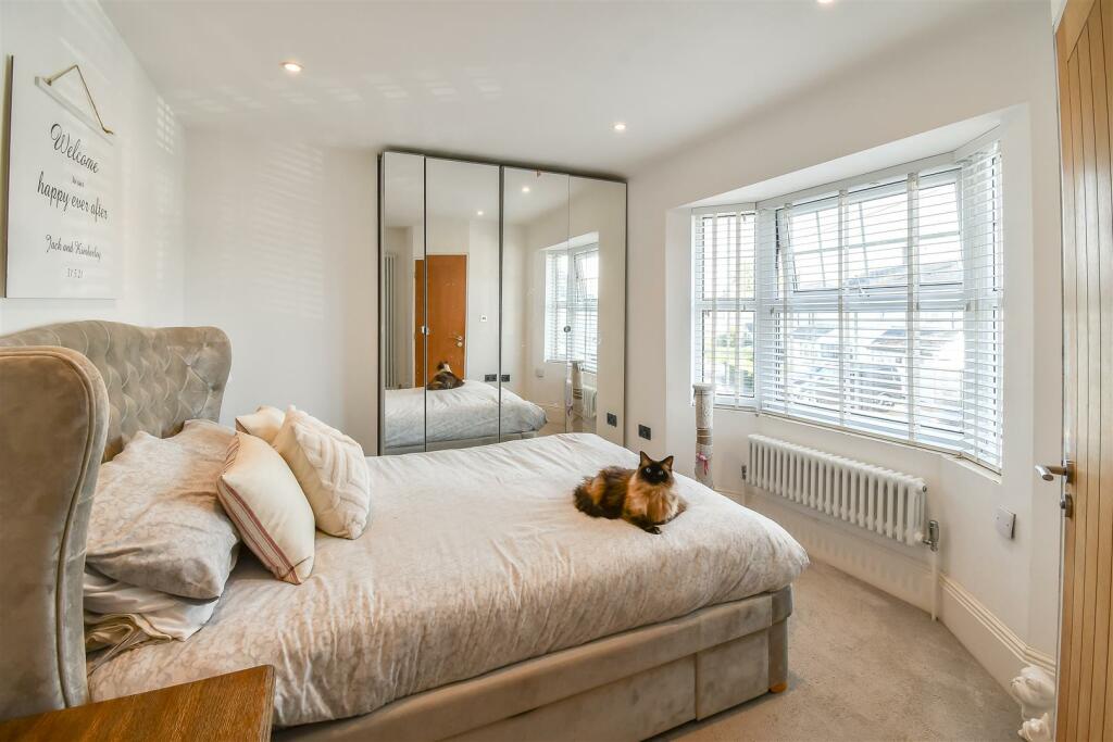 Additional image 9 of Bron Awelon, Barry