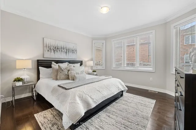 Additional image 17 of 748 Sales Crt