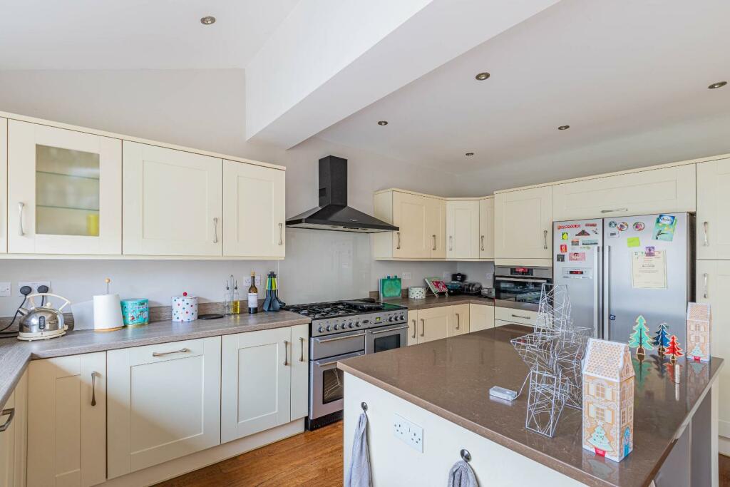 Additional image 27 of Baron Close, Penarth