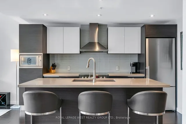 Additional image 20 of 588 Annette St Unit 202