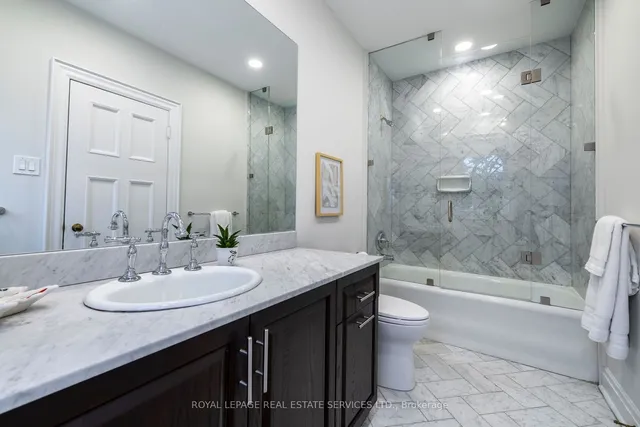 Additional image 24 of 121 Roxborough Dr