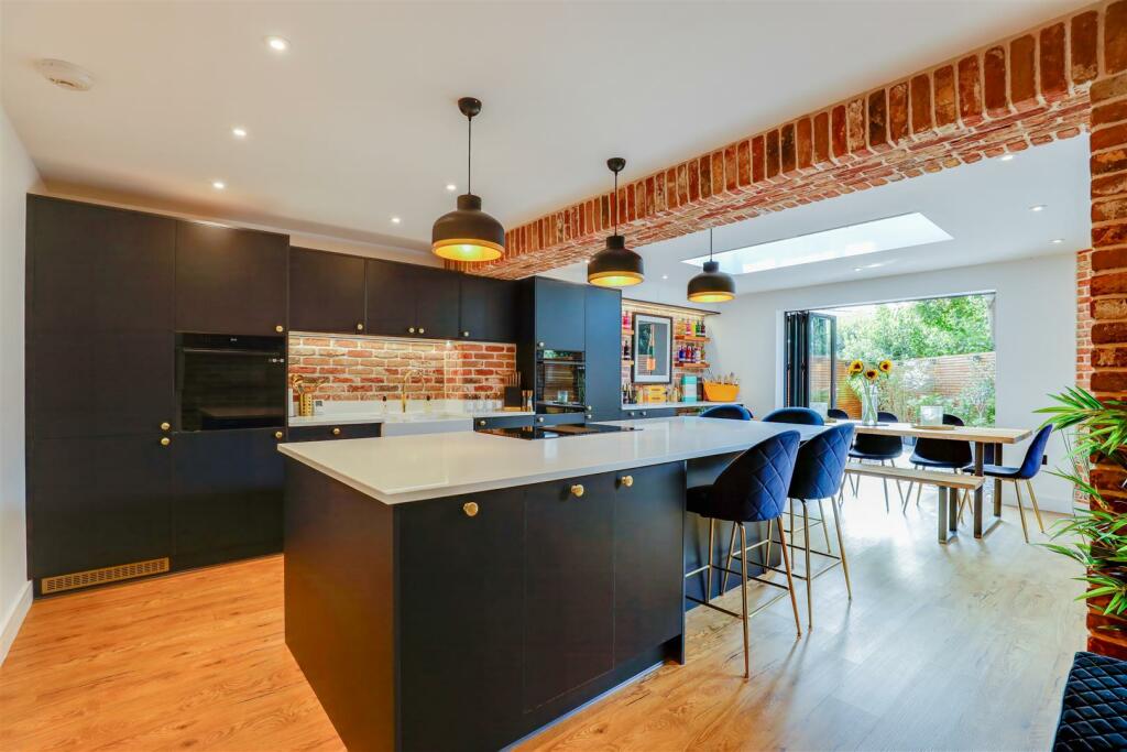 Additional image 2 of The Townhouse, 8 Pen Y Garth Mansions, 2 Stanwell Road, Penarth, CF64 3EA