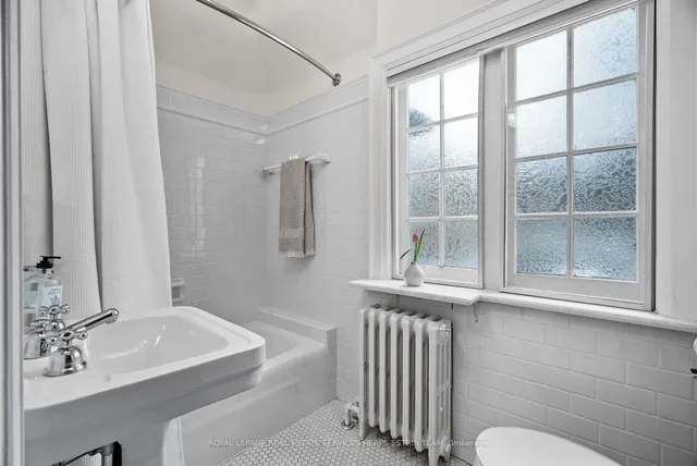 Additional image 22 of 241 Chaplin Cres