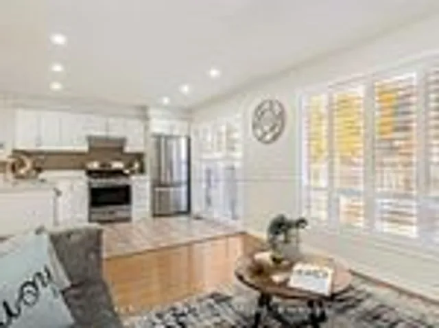 Additional image 7 of 1096 Barclay Circ