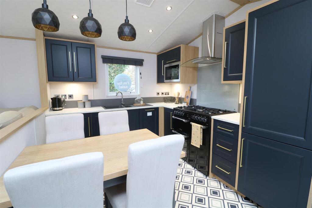 Additional image 6 of Lakeside view, Brokerswood