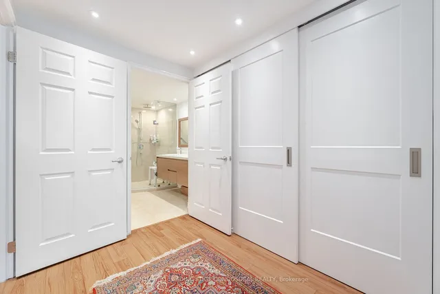 Additional image 29 of 33 University Ave Unit 2106