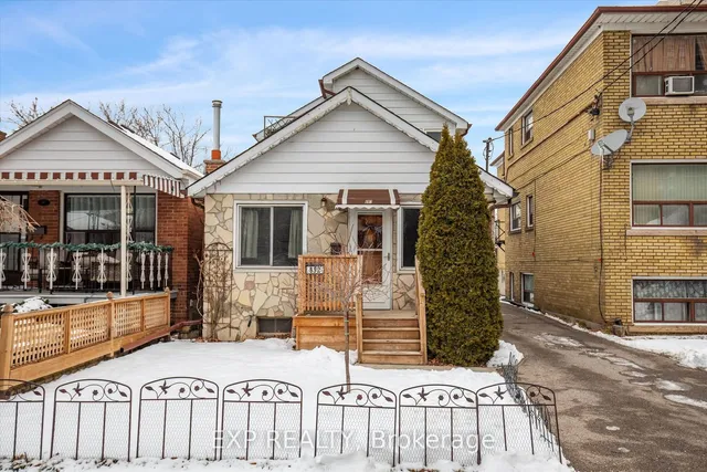 892 Castlefield Ave