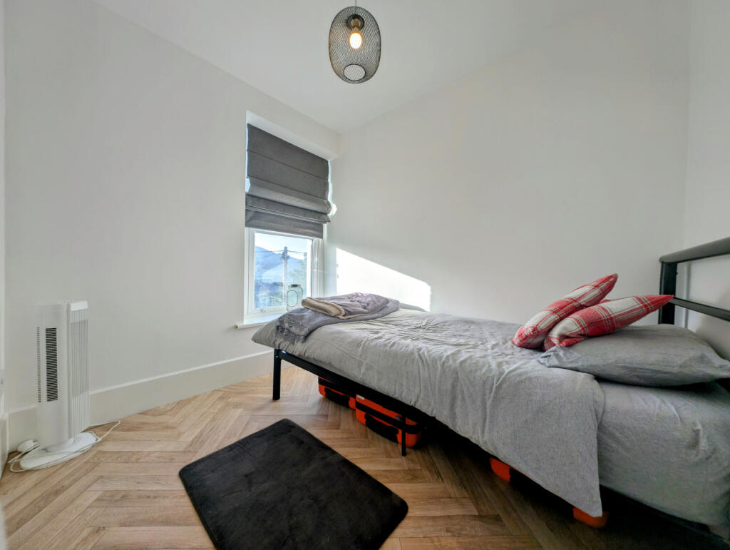 Additional image 19 of The Triangle, Caegarw