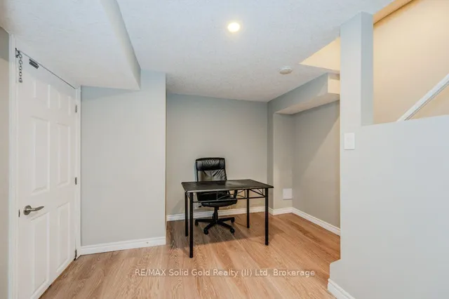 Additional image 28 of 32 Mowat Blvd Unit 58