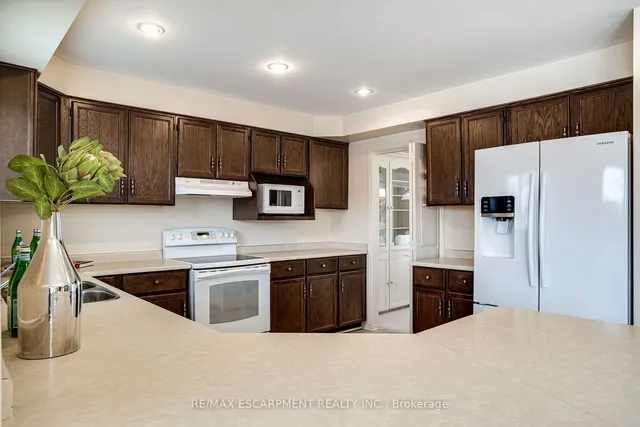 Additional image 11 of 2198 Charnwood Dr