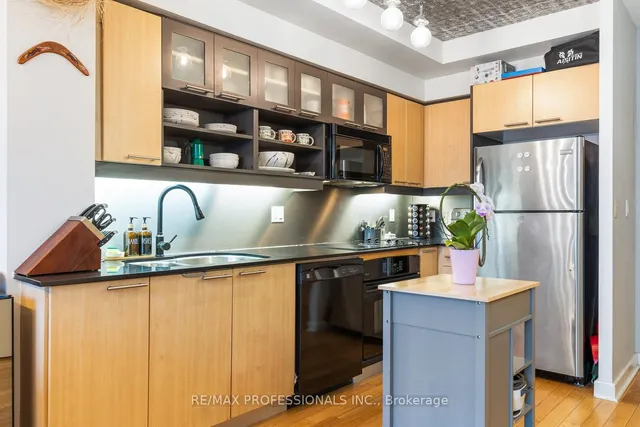 Additional image 18 of 36 Blue Jays Way Unit 714