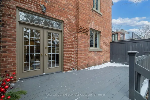 Additional image 35 of 121 Roxborough Dr