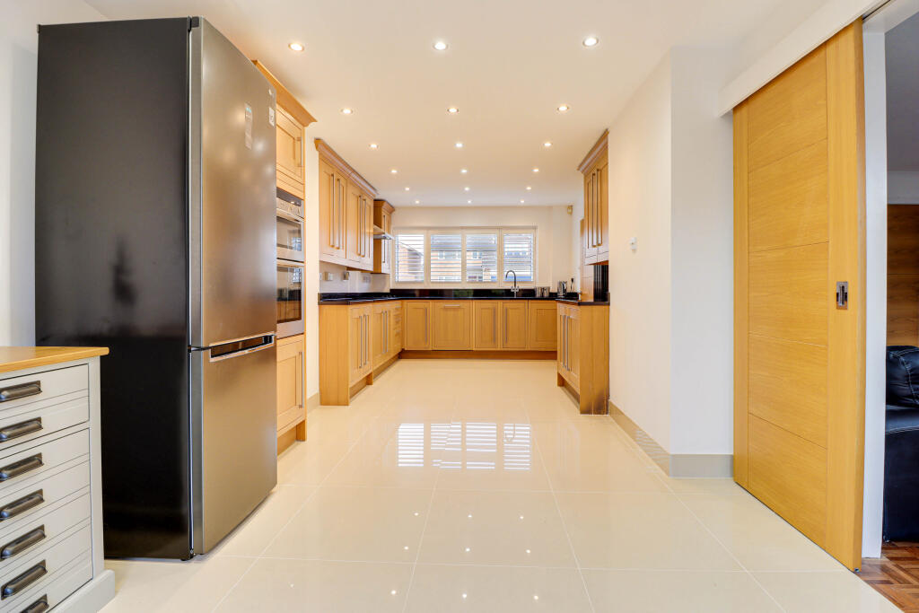 Additional image 3 of Hawthorn Way, St. Albans, Hertfordshire, AL2