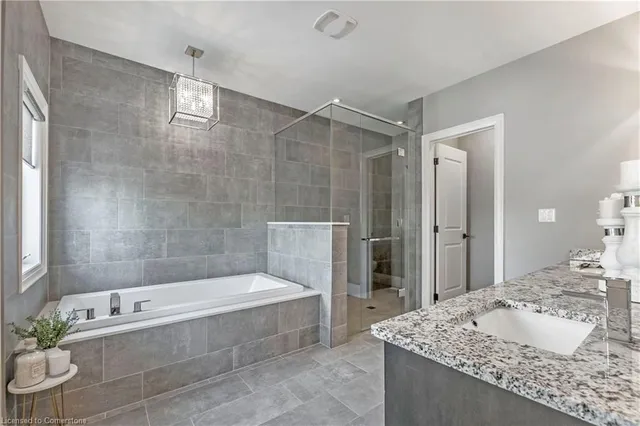 Additional image 14 of 4-258 Edgewater Cres