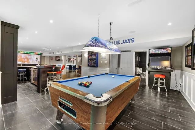 Additional image 31 of 748 Sales Crt