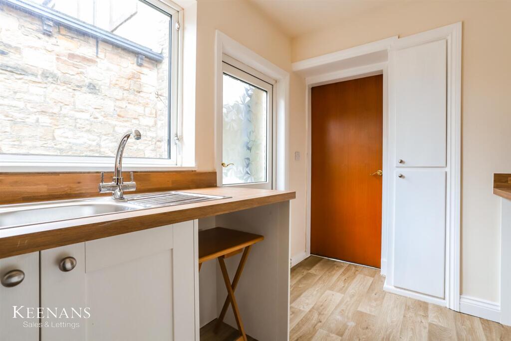 Additional image 14 of Straits Lane, Read