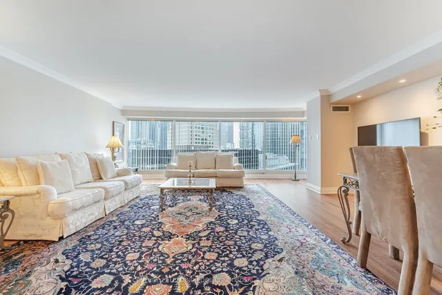 Additional image 8 of 33 University Ave Unit 2106