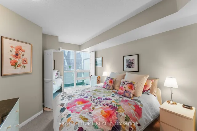 Additional image 15 of 18 Yonge St Unit 2315