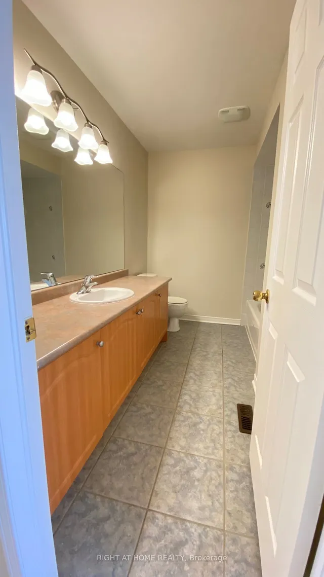 Additional image 15 of 1100 Bonin Cres