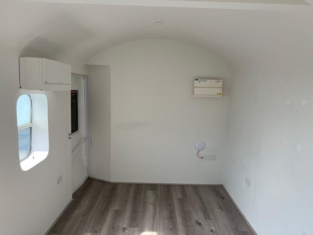 Additional image 6 of Barry, CF62