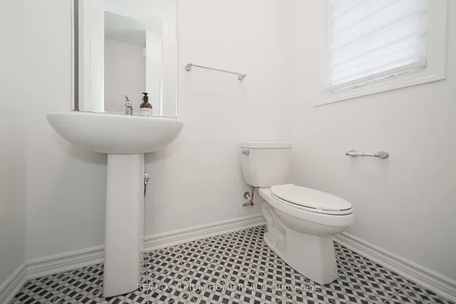 Additional image 5 of 1518 Moira Cres