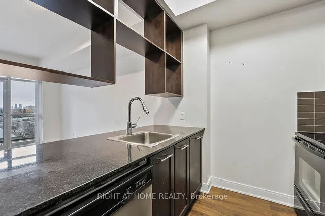 Additional image 6 of 135 Village Green Sq Unit 621