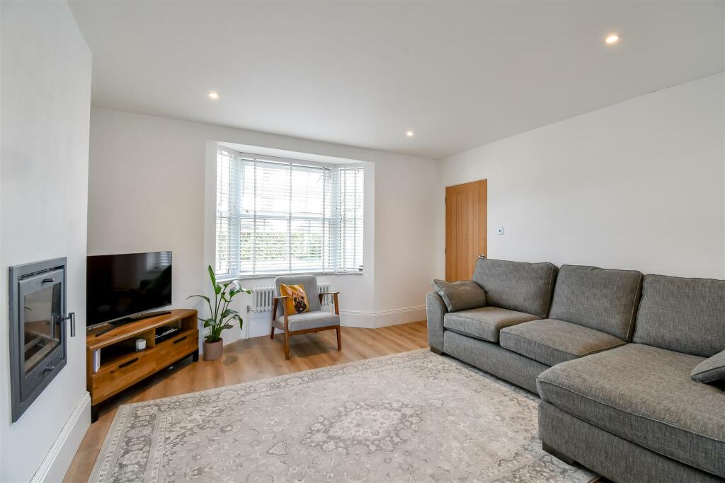 Additional image 16 of Bron Awelon, Barry