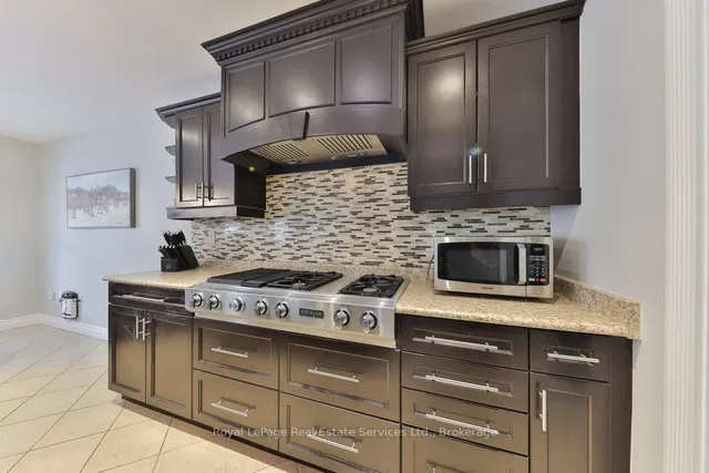 Additional image 12 of 395 Dymott Ave