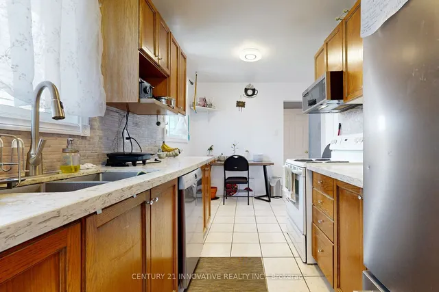Additional image 11 of 18 Lowry Sq