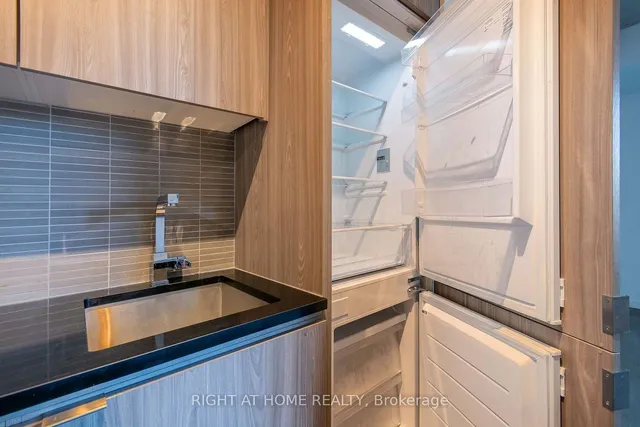 Additional image 13 of 7 Smith Cres Unit 301