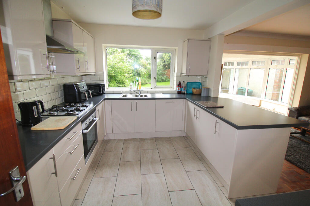 Additional image 6 of CARLTON PLACE, PORTHCAWL, CF36 3ET