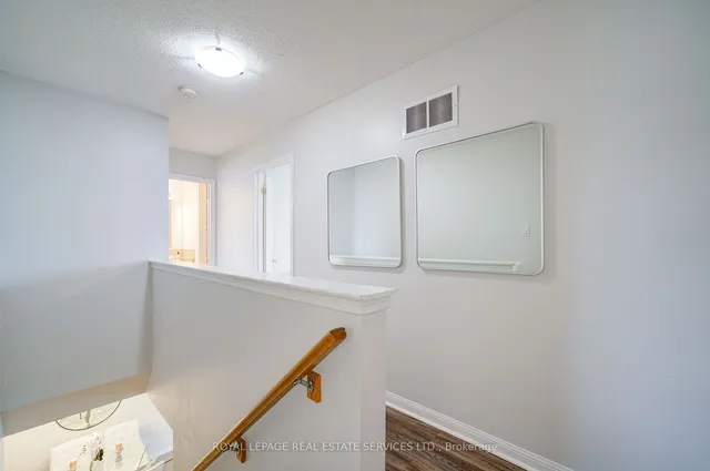 Additional image 16 of 852 Gifford Cres