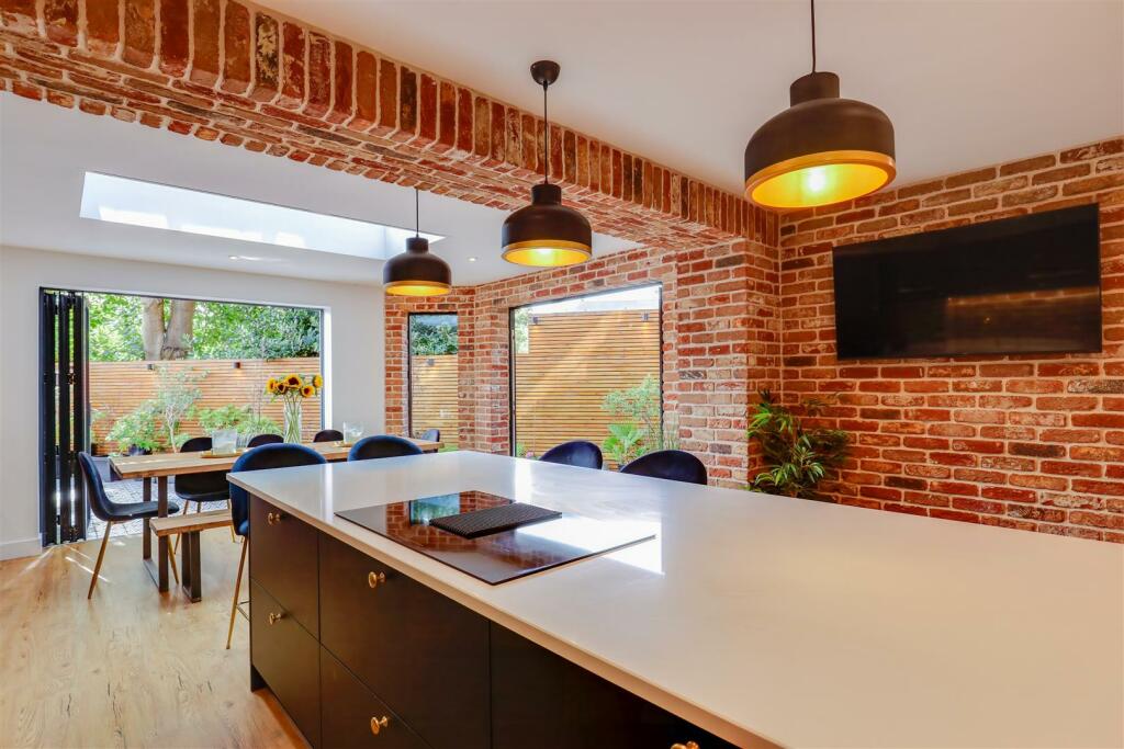 Additional image 6 of The Townhouse, 8 Pen Y Garth Mansions, 2 Stanwell Road, Penarth, CF64 3EA