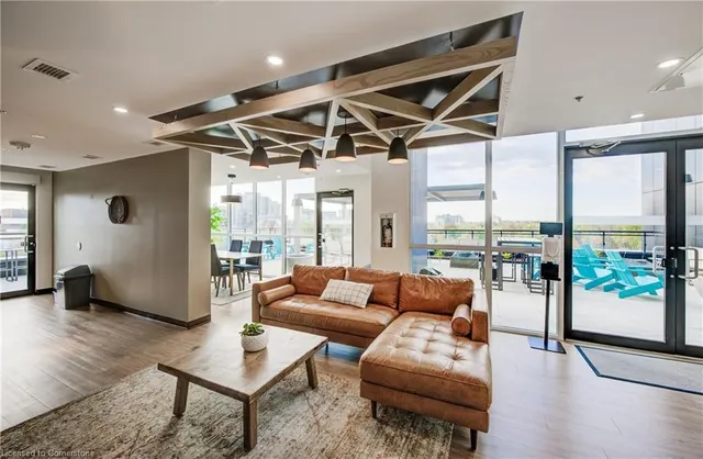 Additional image 32 of 60 Charles St Unit 2908