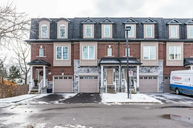 2220 Queensway Dr Unit 13