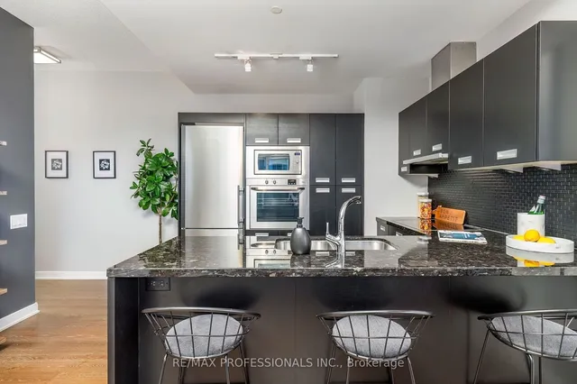 Additional image 16 of 88 Park Lawn Rd Unit 911