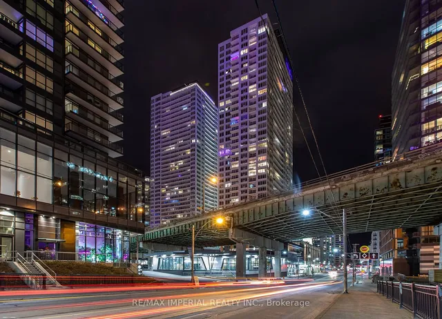 Additional image 20 of 19 Bathurst St Unit 611