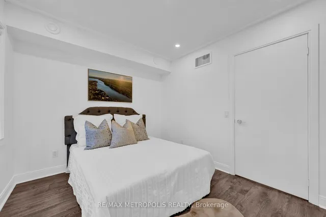 Additional image 29 of 295 Village Green Sq Unit TH55