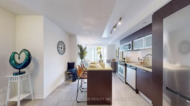 Additional image 12 of 386 YONGE ST St Unit 1104