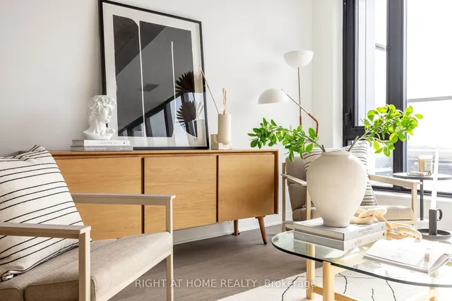 Additional image 3 of 2720 Dundas St Unit 607