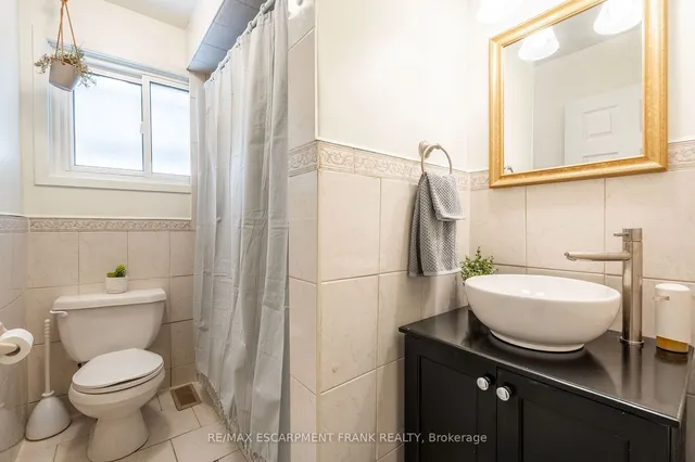 Additional image 24 of 2 Maria Crt