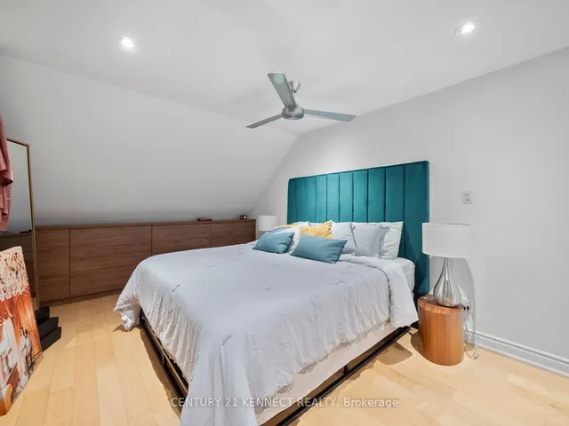 Additional image 32 of 570 Wellington St Unit 13A