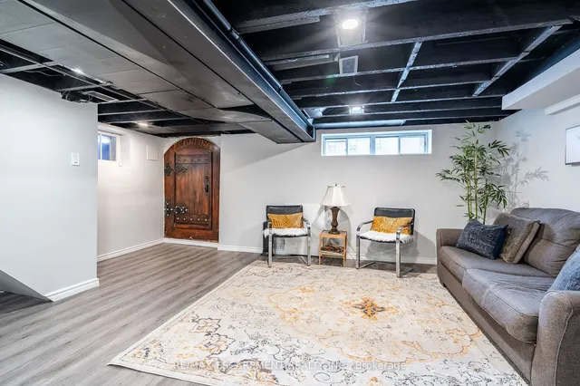 Additional image 33 of 164 Edgemont St