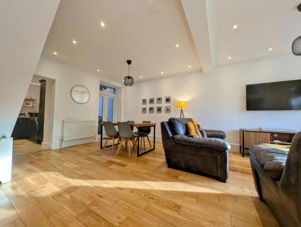 Additional image 4 of The Triangle, Caegarw