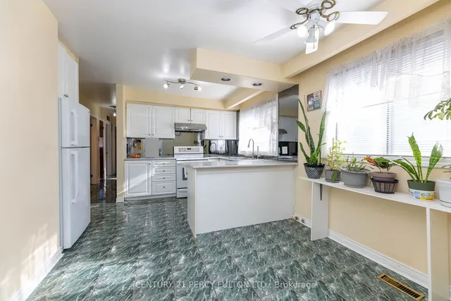 Additional image 18 of 39 Picaro Dr